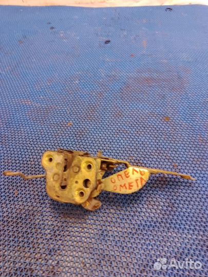 Замок задней правой двери Opel Omega А