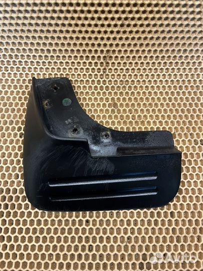 Брызговик передний левый hyundai h1 2018