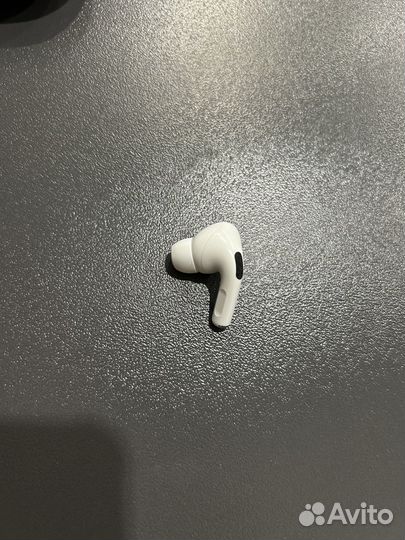 Левый наушник airpods pro с кейсом