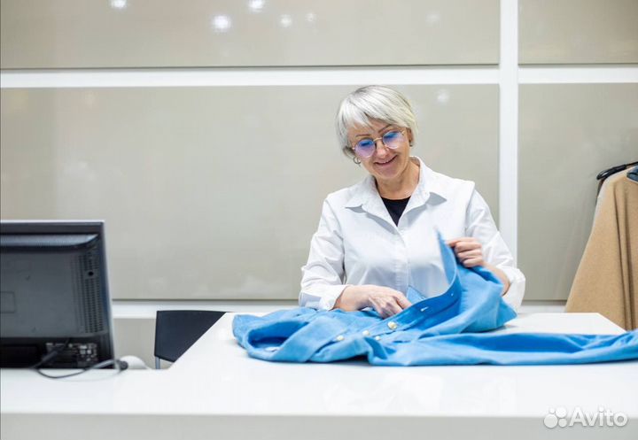 Продавец консультант в магазин одежды