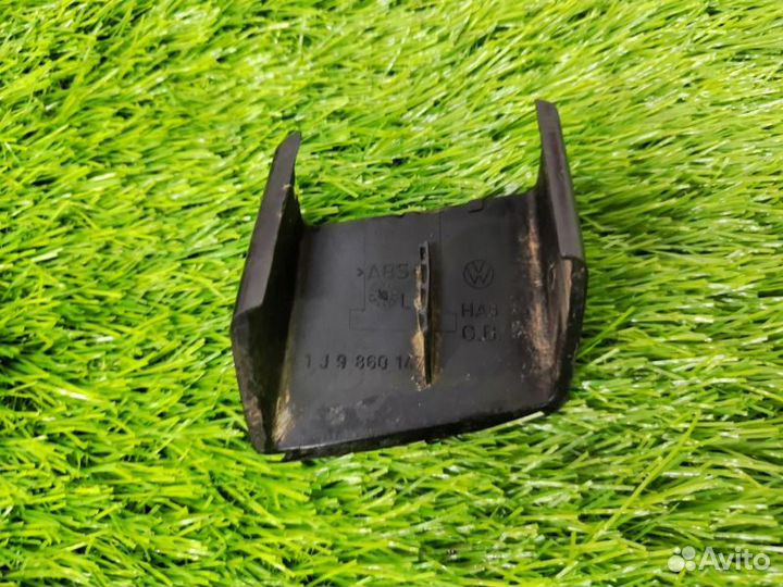Заглушка рейлинга Volkswagen Golf 4 AEH 2000