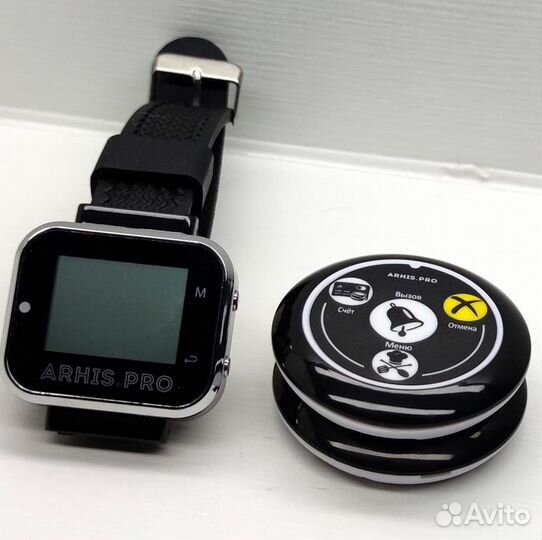 Кнопка вызова персонала кафе и часы официанта