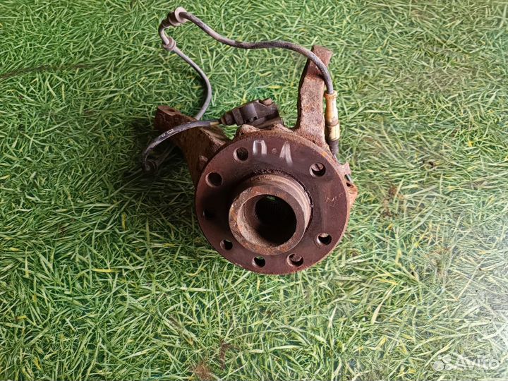 Поворотный кулак передний левый Опель Вектра Б