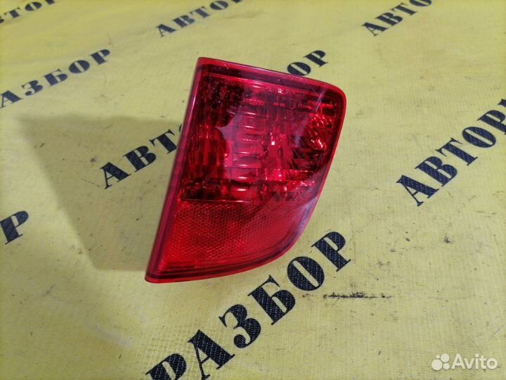 Отражатель в бампер задний правый Toyota Land