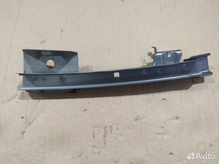 Направляющая стекла задняя левая Nissan Terrano