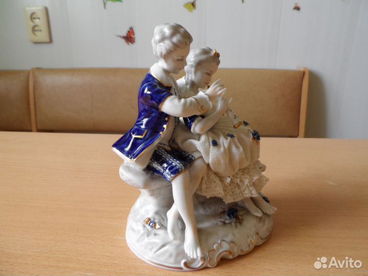 Фарфоровая статуэтка 