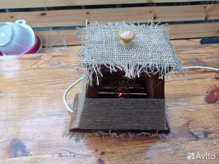 Настольный светильник из дерева в стиле лофт