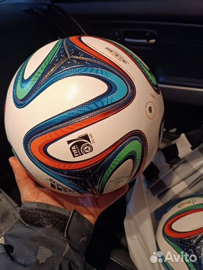 Футбольный мяч adidas brazuca 2014 FIFA PRO