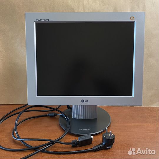 Монитор LG Flatron L1530S