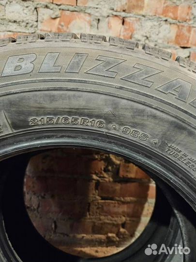 Bridgestone Blizzak Revo GZ 215/65 R16