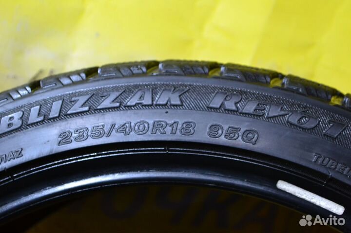 Bridgestone Blizzak Revo1 235/40 R18