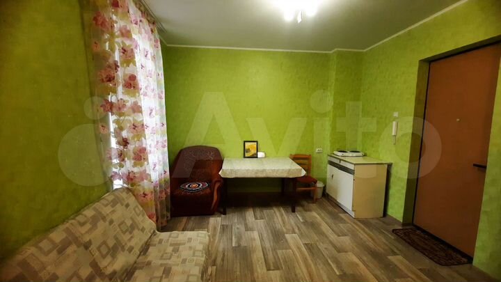 Комната 18 м² в 8-к., 2/4 эт.