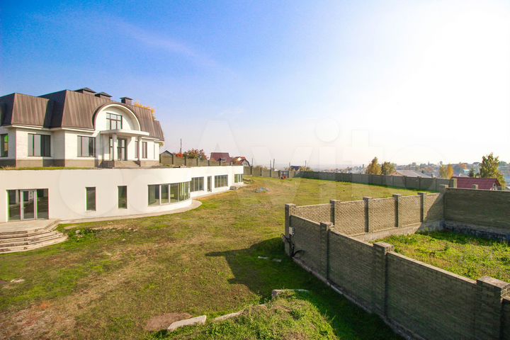 Коттедж 1300 м² на участке 64,5 сот.