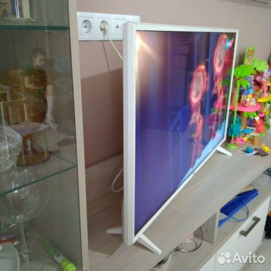 Продам телевизор на запчасти