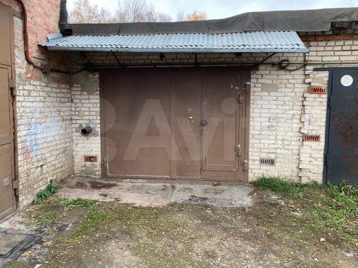 Гараж, > 30 м²