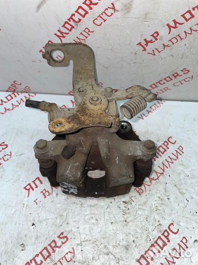 Суппорт тормозной задний левый Toyota Avensis T270