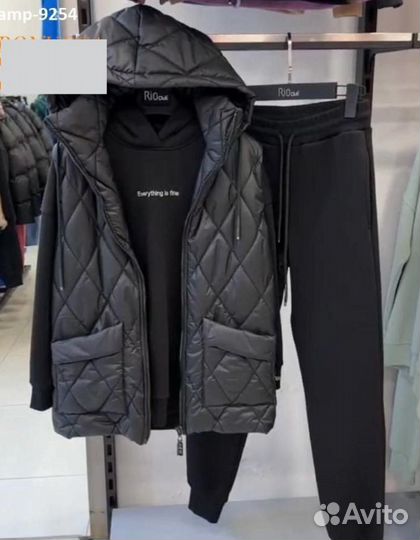 Демисезонный костюм тройка