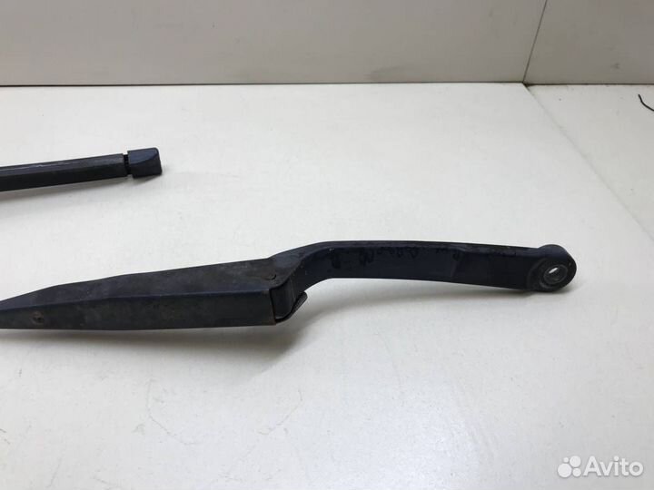 Поводок стеклоочистителя передний левый Hyundai So