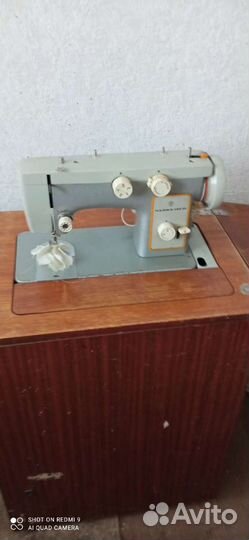 Швейная машина Чайка 142м с тумбой, ножная