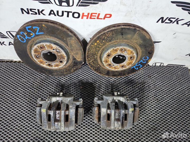 Суппорт тормозной передний Honda Accord CW2 K24A