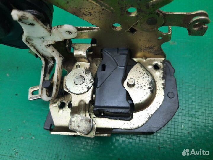 Замок двери задний левый Lifan Solano седан