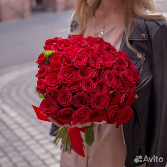 Букет 55 Кустовых Кремовых Роз (40 см.)