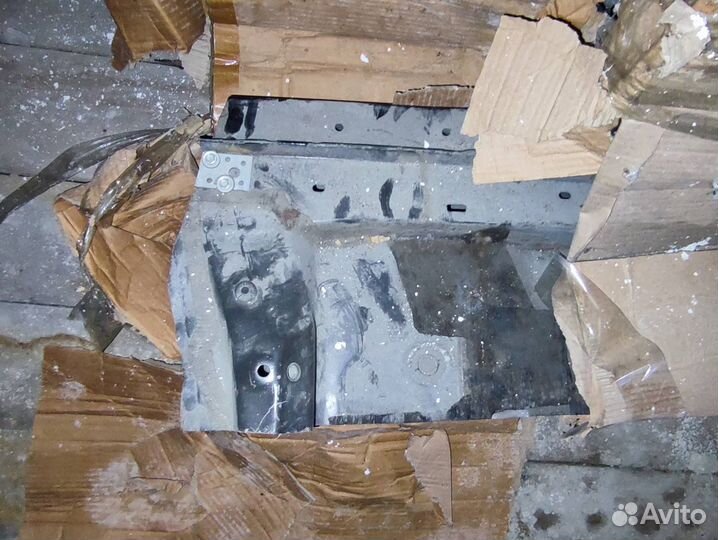 Пороги от лексуса или тойоты левый и правый б/у