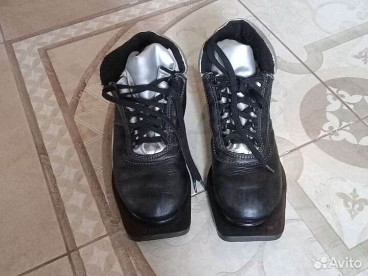 Лыжные ботинки р35