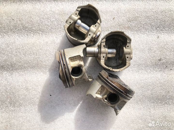 Suzuki RF 400 комплект поршней