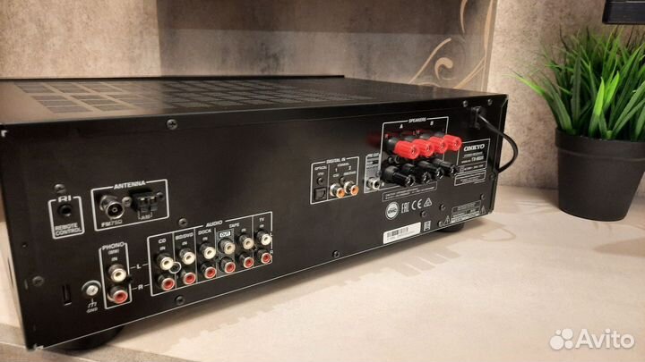 Стерео ресивер усилитель Onkyo TX-8020