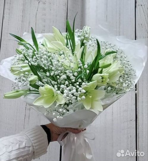 Букеты с лилиями на 08 марта Доставка Самовывоз
