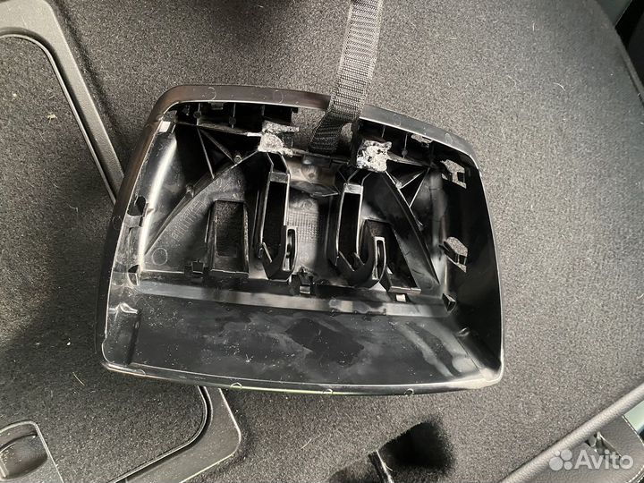 Активный передний подголовник Mercedes-Benz