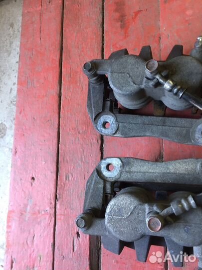 Суппорт томозной правый и левый Honda Accord 8