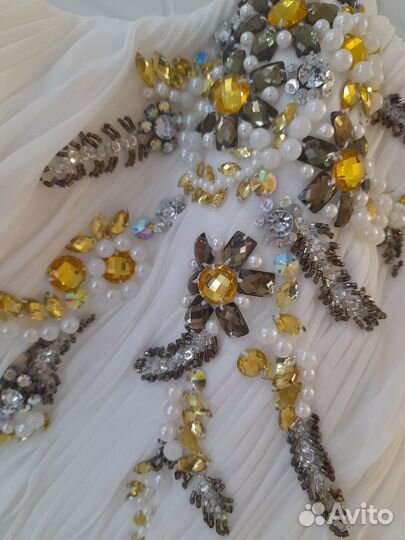 Вечернее платье со стразами