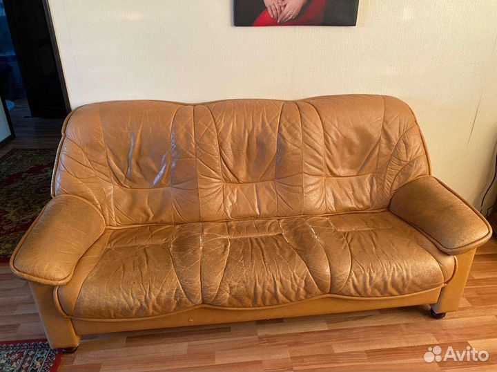 Кожаный диван и 2 кресла бу