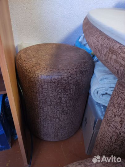 Диван угловой с оттоманкой