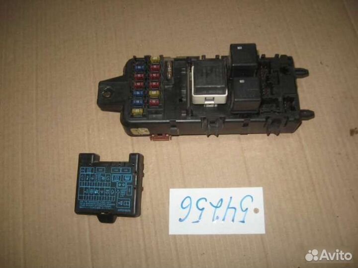 Блок предохранителей Mitsubishi Carisma DA