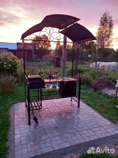 Мангал под крышей с печью под казан