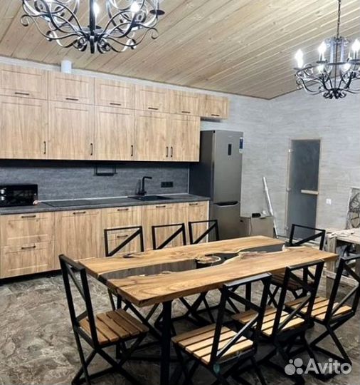 Стол из эпоксидной смолы