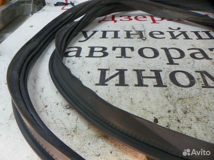 Уплотнитель багажника Audi A1