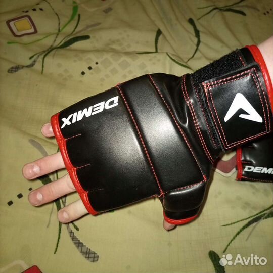Перчатки для единоборств