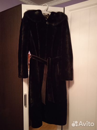 Шуба мутоновая с капюшоном 52 54 размер