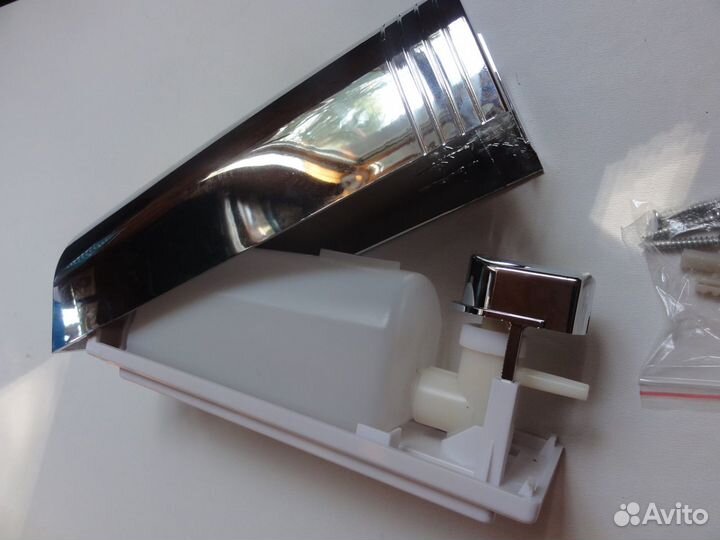 Дозатор для жидкого мыла настенный