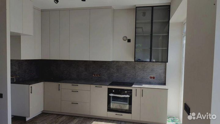 Кухня с витражами на заказ