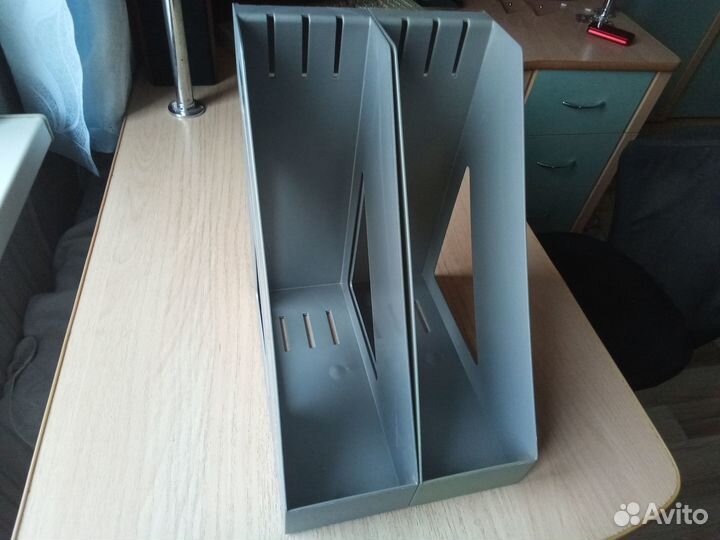 Лотки для бумаг, канцелярия, настольные контейнеры