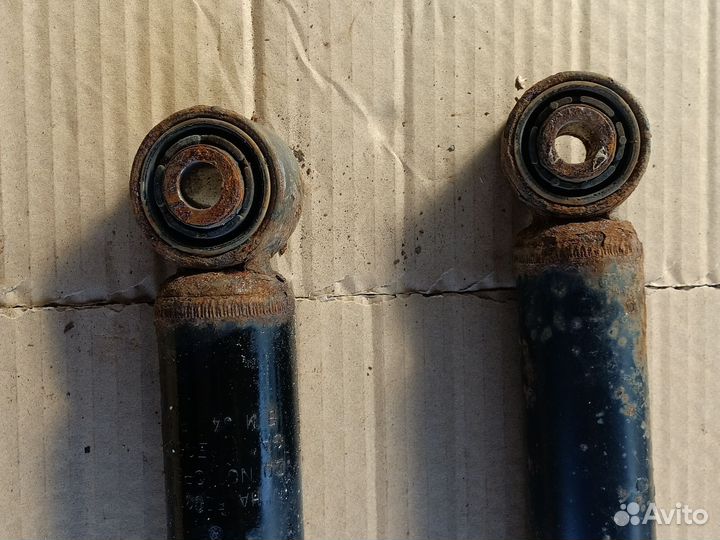 Амортизатор задний Volkswagen Golf V 2003-2009