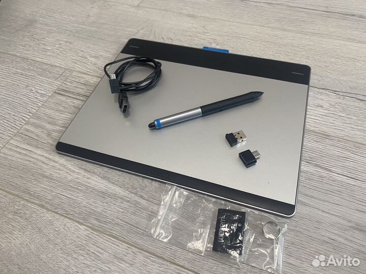 Графический планшет Wacom Intuos Pen&Touch Medium