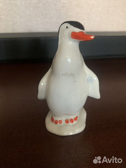 Фарфоровая статуэтка