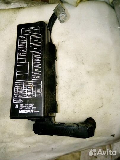 Блок предохранителей на акб от Ниссан Альмера Н16
