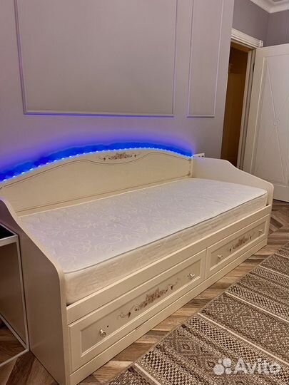 Детская кроватка с матрацем